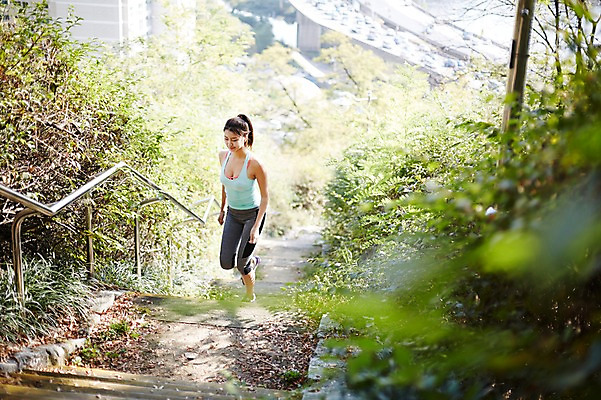 포토 JPG 주간 전신 공원 여자 건강 한명 20대 성인 야외 앞모습 운동복 운동 계단 한국인 오르기 열정 싱글라이프 성인여자한명만 국내포토 자연요소 1 라이프스타일 옷 공공시설 감정 뷰포인트 모션 사람 동양인 청년 여자한명만 성인여자만 파일형식