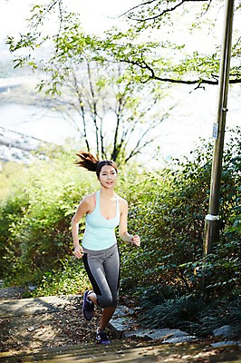 포토 JPG 주간 전신 공원 여자 한명 20대 성인 야외 앞모습 운동복 달리기 운동 한국인 열정 싱글라이프 성인여자한명만 국내포토 자연요소 1 라이프스타일 옷 공공시설 감정 뷰포인트 모션 건강 사람 동양인 청년 여자한명만 성인여자만 파일형식