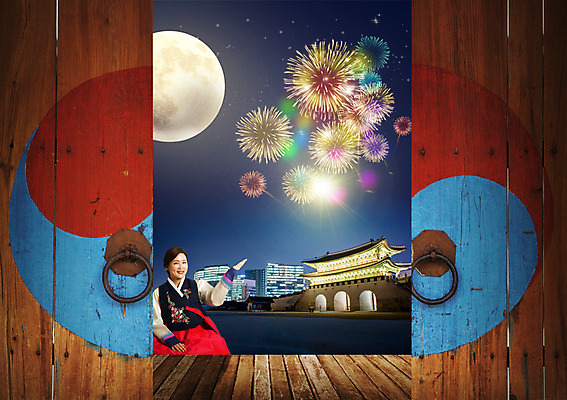 PSD 편집이미지 여자 40대 야경 새해 안내 불꽃놀이 한명 상반신 성인 앞모습 한국인 보름달 한복 대문 태극 광화문 성인여자한명만 중년여자한명만 이미지편집 1 한국전통 문양 뷰포인트 중년 놀이 한국 사람 동양인 문 달 야간 전통의상 랜드마크 여자한명만 성인여자만 중년여자만 파일형식 풍경_경치