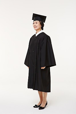 포토 JPG 스튜디오촬영 전신 응시 여자 노년 할머니 졸업 실내 한명 서기 미소 옆모습 실버라이프 한국인 졸업가운 60대 노인여자한명만 평생교육 국내포토 1 라이프스타일 시선 교육 뷰포인트 모션 표정 사람 동양인 성인 내부 가운 여자한명만 노인여자만 파일형식