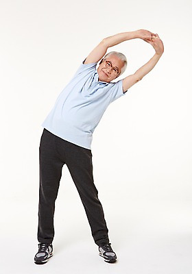 포토 JPG 스튜디오촬영 전신 할아버지 노년 남자 실내 건강 한명 서기 앞모습 실버라이프 스트레칭 한국인 60대 손뻗기 노인남자한명만 국내포토 1 라이프스타일 뷰포인트 모션 사람 동양인 성인 내부 운동 남자한명만 노인남자만 파일형식