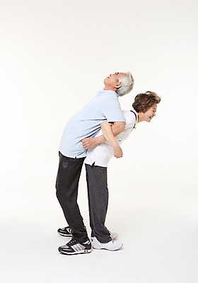 포토 JPG 스튜디오촬영 전신 여자 할아버지 노년 남자 할머니 실내 건강 서기 두명 옆모습 실버라이프 노부부 스트레칭 한국인 등맞대기 60대 노인만 국내포토 라이프스타일 부부 뷰포인트 모션 사람 동양인 성인 내부 운동 성인만 파일형식