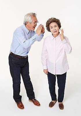 포토 JPG 스튜디오촬영 전신 여자 할아버지 노년 남자 할머니 실내 서기 두명 앞모습 옆모습 실버라이프 노부부 다정 한국인 60대 귓속말 노인만 국내포토 라이프스타일 부부 뷰포인트 컨셉 모션 사람 동양인 성인 내부 성인만 파일형식