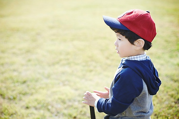 포토 JPG 주간 공원 남자 어린이라이프 어린이 한명 서기 소년 상반신 야외 옆모습 야구 한국인 즐거움 어린이만 소년한명만 국내포토 자연요소 1 라이프스타일 공공시설 감정 뷰포인트 모션 사람 동양인 구기 남자한명만 소년만 파일형식