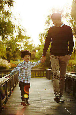 포토 JPG 주간 전신 공원 남자 아들 어린이 가족 함께함 소년 성인 야외 두명 앞모습 30대 걷기 손잡기 한국인 다리 가족라이프 아빠 즐거움 부자지간 남자만 국내포토 자연요소 라이프스타일 공공시설 감정 뷰포인트 컨셉 관계 모션 사람 동양인 신체부위 장년 파일형식