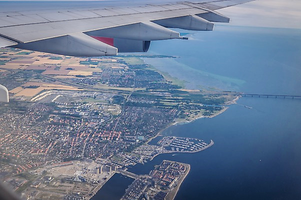 포토 JPG 주간 해외풍경 해외 유럽 바다 사람없음 야외 도시 비행기날개 코펜하겐 국내포토 자연요소 나라 비행기 덴마크 풍경 파일형식
