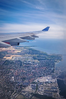 포토 JPG 주간 해외풍경 해외 유럽 바다 사람없음 야외 도시 비행기날개 코펜하겐 국내포토 자연요소 나라 비행기 덴마크 풍경 파일형식