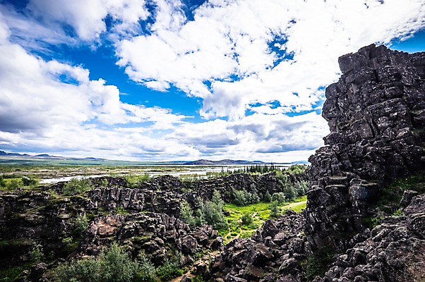 포토 JPG 주간 구름 해외풍경 해외 유럽 하늘 바위산 아이슬란드 국립공원 풍경 사람없음 야외 세계문화유산 바위 싱벨리어 싱벨리어국립공원 국내포토 자연요소 공원 나라 문화재 돌_바위 돌산 파일형식