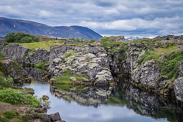 포토 JPG 주간 구름 해외풍경 해외 유럽 호수 자연 하늘 산 아이슬란드 국립공원 풍경 사람없음 야외 강 세계문화유산 바위 싱벨리어 싱벨리어국립공원 국내포토 자연요소 공원 나라 문화재 돌_바위 생태계 파일형식