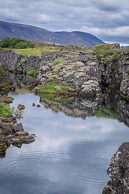 포토 JPG 주간 구름 해외풍경 해외 유럽 호수 자연 하늘 산 아이슬란드 국립공원 풍경 사람없음 야외 강 세계문화유산 바위 싱벨리어 싱벨리어국립공원 국내포토 자연요소 공원 나라 문화재 돌_바위 생태계 파일형식