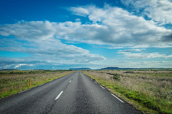 포토 JPG 주간 구름 해외풍경 해외 유럽 도로 하늘 아이슬란드 풍경 잔디 초원 사람없음 야외 국내포토 자연요소 식물 나라 길 교통시설 파일형식