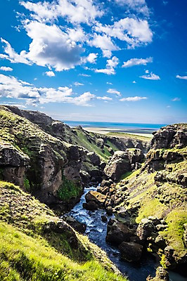 포토 JPG 주간 구름 해외풍경 해외 유럽 자연 하늘 아이슬란드 풍경 잔디 사람없음 야외 강 트래킹 바위 국내포토 자연요소 식물 나라 레저 돌_바위 생태계 파일형식