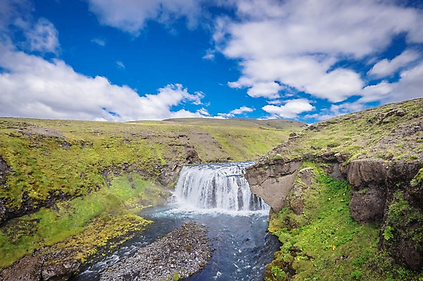 포토 JPG 주간 구름 해외풍경 해외 유럽 자연 하늘 아이슬란드 이끼 풍경 잔디 사람없음 야외 강 계곡 트래킹 바위 국내포토 자연요소 식물 나라 레저 돌_바위 생태계 파일형식
