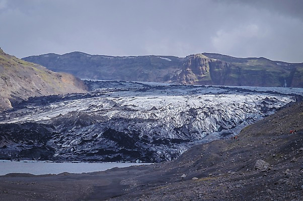 포토 JPG 주간 해외풍경 해외 유럽 자연 하늘 산 아이슬란드 사람 풍경 여러명 야외 강 군중 빙하 자갈길 솔헤이마요쿨 국내포토 자연요소 나라 길 다수 생태계 파일형식