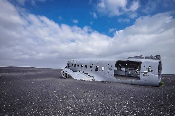 포토 JPG 주간 해외풍경 해외 유럽 하늘 비행기 아이슬란드 풍경 사람없음 야외 손상 떨어짐 추락사고 평야 국내포토 자연요소 나라 컨셉 항공교통 자연 대중교통 사건 파일형식