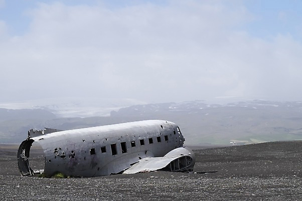 포토 JPG 주간 해외풍경 해외 유럽 하늘 비행기 아이슬란드 풍경 사람없음 야외 손상 떨어짐 추락사고 평야 국내포토 자연요소 나라 컨셉 항공교통 자연 대중교통 사건 파일형식