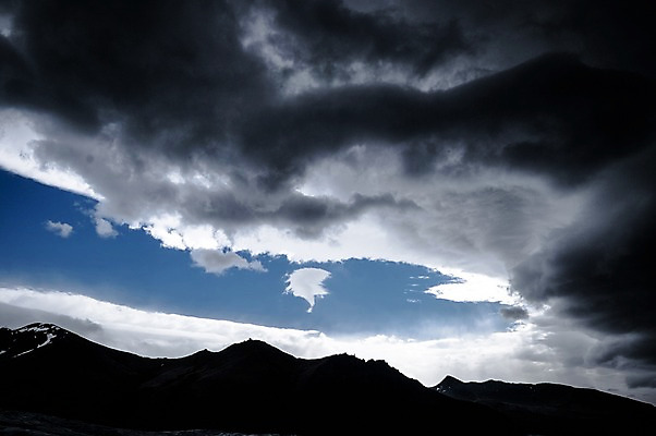 포토 JPG 주간 구름 해외풍경 해외 실루엣 유럽 자연 하늘 산 아이슬란드 풍경 사람없음 야외 트래킹 흐림 스카프타펠국립공원 국내포토 자연요소 나라 레저 날씨 촬영기법 국립공원 생태계 파일형식