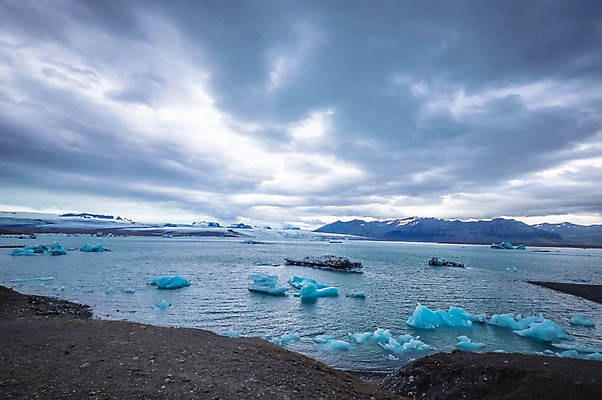 포토 JPG 주간 구름 해외풍경 해외 유럽 호수 자연 하늘 산 아이슬란드 풍경 사람없음 야외 바위 빙하 요쿨살롱 국내포토 자연요소 나라 돌_바위 생태계 파일형식