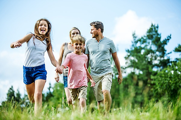 포토 JPG 주간 서양인 백인 공원 여학생 여자 남자 딸 아들 초등학생 남학생 가족 중학생 엄마 남매 잔디 여러명 성인 야외 앞모습 30대 달리기 손잡기 활발 아빠 즐거움 여중생 체코 활기 남동생 누나 남중생 국내포토 자연요소 외국인 식물 학생 공공시설 감정 유럽 뷰포인트 다수 컨셉 관계 모션 청소년 사람 장년 동생 파일형식