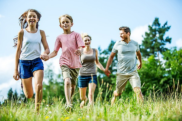 포토 JPG 주간 서양인 백인 공원 여학생 여자 남자 딸 아들 초등학생 남학생 가족 중학생 엄마 남매 잔디 여러명 성인 야외 앞모습 30대 달리기 손잡기 활발 아빠 즐거움 여중생 체코 활기 남동생 누나 남중생 국내포토 자연요소 외국인 식물 학생 공공시설 감정 유럽 뷰포인트 다수 컨셉 관계 모션 청소년 사람 장년 동생 파일형식