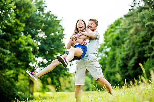 포토 JPG 주간 전신 서양인 백인 공원 여학생 여자 남자 딸 남학생 가족 중학생 미소 상반신 성인 야외 두명 30대 활발 아빠 즐거움 여중생 체코 활기 들어올리기 부녀 남중생 국내포토 자연요소 외국인 학생 공공시설 감정 유럽 컨셉 관계 모션 청소년 표정 사람 장년 파일형식