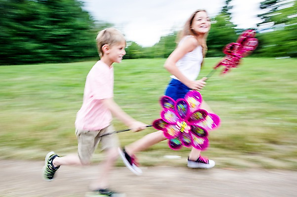 포토 JPG 주간 전신 서양인 백인 공원 여학생 여자 남자 초등학생 남학생 가족 중학생 남매 야외 두명 옆모습 달리기 활발 소프트포커스 바람개비 즐거움 여중생 체코 활기 남동생 누나 남중생 국내포토 자연요소 외국인 학생 공공시설 감정 유럽 뷰포인트 컨셉 관계 모션 청소년 촬영기법 사람 동생 파일형식