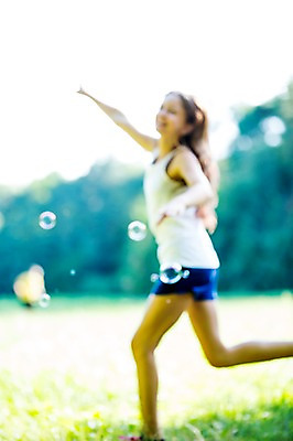 포토 JPG 주간 서양인 백인 공원 여자 중학생 한명 상반신 야외 옆모습 달리기 손들기 활발 비눗방울 소프트포커스 즐거움 여중생 체코 활기 비눗방울놀이 십대여자한명만 국내포토 자연요소 외국인 1 학생 공공시설 감정 유럽 뷰포인트 컨셉 모션 청소년 놀이 촬영기법 사람 여자한명만 십대여자만 파일형식