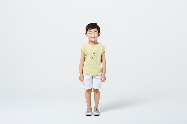 포토 JPG 스튜디오촬영 전신 남자 실내 한명 서기 미소 앞모습 유치원생 한국인 흰배경 차렷 어린이만 소년한명만 국내포토 1 어린이 뷰포인트 포즈 백그라운드 모션 표정 사람 동양인 내부 흰색 남자한명만 소년만 파일형식