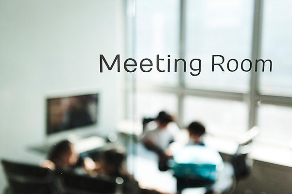 포토 JPG 문자 영어 여자 남자 실내 여러명 아웃포커스 사무실 유치원생 한국인 키즈비즈니스 미팅룸 어린이만 국내포토 어린이 다수 비즈니스 촬영기법 사람 동양인 내부 파일형식