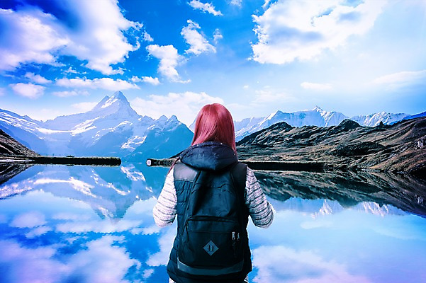 PSD 구름 편집이미지 여자 호수 여행 배낭 자연 생머리 하늘 산 한명 서기 풍경 상반신 성인 뒷모습 반사 디지털합성 합성 패딩조끼 이미지편집 자연요소 1 헤어스타일 뷰포인트 가방 모션 사람 조끼 생태계 패딩 파일형식