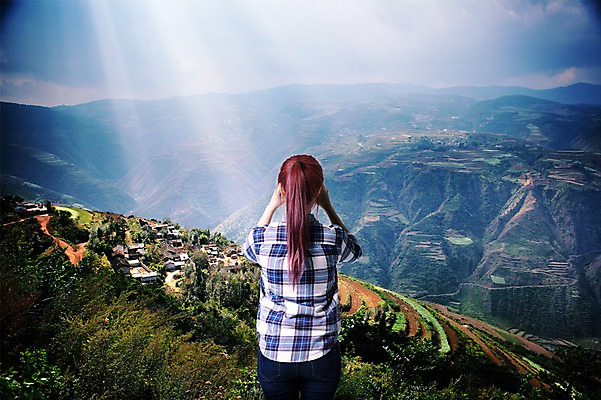 PSD 편집이미지 여자 여행 자연 산 한명 서기 풍경 상반신 성인 뒷모습 햇빛 관찰 디지털합성 합성 포니테일 고산지대 체크셔츠 이미지편집 1 헤어스타일 뷰포인트 셔츠 모션 사람 태양 생태계 파일형식