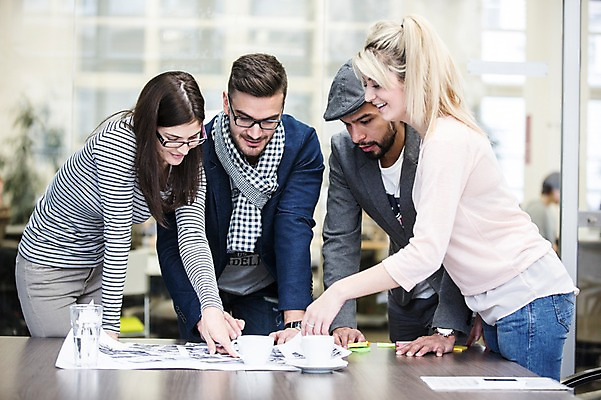 포토 JPG 서양인 외국인 여자 남자 회사 회의 협력 실내 서기 여러명 상반신 20대 성인 앞모습 사무실 비즈니스맨 비즈니스우먼 회의실 성인만 국내포토 뷰포인트 다수 비즈니스 모션 사람 인종 청년 내부 직장인 파일형식