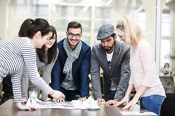 포토 JPG 서양인 외국인 여자 남자 회사 회의 협력 실내 서기 여러명 상반신 20대 성인 앞모습 사무실 비즈니스맨 비즈니스우먼 회의실 성인만 국내포토 뷰포인트 다수 비즈니스 모션 사람 인종 청년 내부 직장인 파일형식