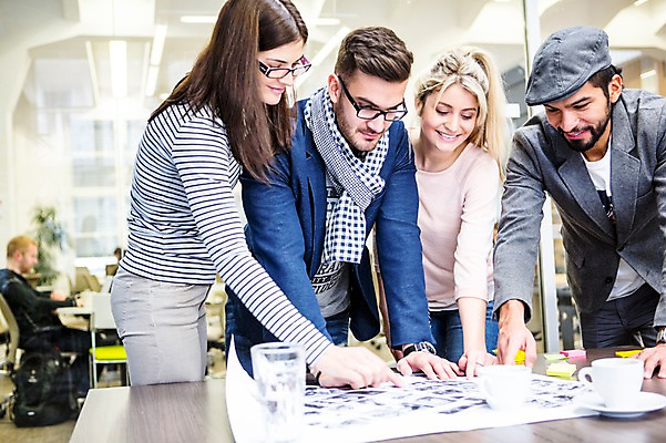 포토 JPG 서양인 외국인 여자 남자 회사 회의 협력 실내 서기 여러명 상반신 20대 성인 앞모습 사무실 비즈니스맨 비즈니스우먼 회의실 성인만 국내포토 뷰포인트 다수 비즈니스 모션 사람 인종 청년 내부 직장인 파일형식