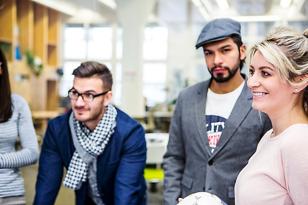 포토 JPG 서양인 외국인 여자 남자 회사 회의 협력 실내 서기 여러명 상반신 20대 성인 앞모습 사무실 비즈니스맨 비즈니스우먼 국내포토 뷰포인트 다수 비즈니스 모션 사람 인종 청년 내부 직장인 파일형식