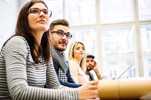포토 JPG 서양인 외국인 여자 남자 회사 협력 실내 대화 앉기 여러명 상반신 20대 성인 옆모습 사무실 비즈니스맨 비즈니스우먼 동료 국내포토 뷰포인트 다수 비즈니스 관계 모션 말하기 사람 인종 청년 내부 직장인 파일형식