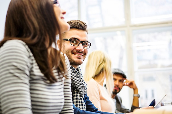 포토 JPG 서양인 외국인 여자 남자 회사 협력 실내 대화 앉기 여러명 상반신 20대 성인 옆모습 사무실 비즈니스맨 비즈니스우먼 동료 국내포토 뷰포인트 다수 비즈니스 관계 모션 말하기 사람 인종 청년 내부 직장인 파일형식