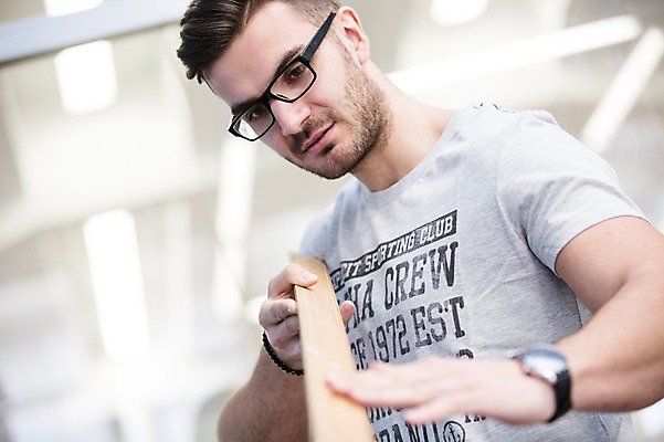 포토 JPG 서양인 외국인 남자 실내 한명 서기 상반신 20대 성인 앞모습 사무실 비즈니스맨 집중 성인남자한명만 국내포토 1 뷰포인트 컨셉 비즈니스 모션 사람 인종 청년 내부 직장인 남자한명만 성인남자만 파일형식