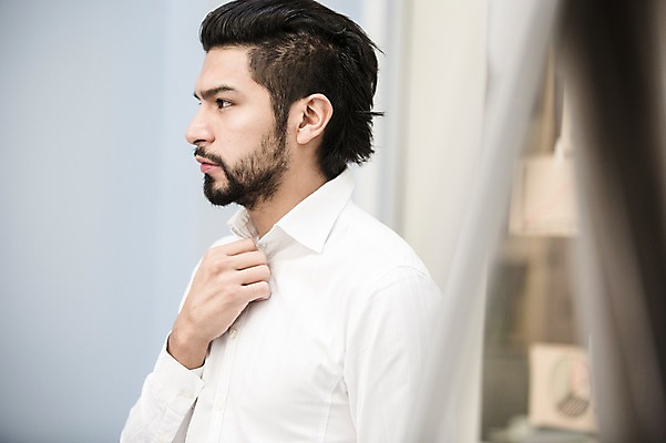 포토 JPG 서양인 외국인 남자 수염 실내 한명 서기 상반신 20대 성인 옆모습 사무실 비즈니스맨 답답함 성인남자한명만 국내포토 1 뷰포인트 비즈니스 모션 사람 인종 청년 내부 직장인 감각 남자한명만 성인남자만 파일형식