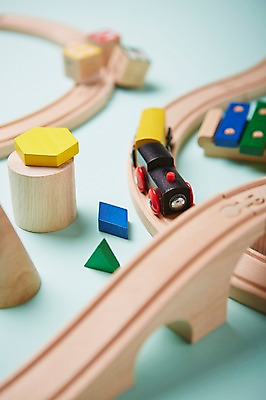 포토 JPG 스튜디오촬영 백그라운드 실내 사람없음 아웃포커스 장난감 기찻길 아기용품 기차모형 나무블록 철도의날 국내포토 촬영기법 내부 목재 모형 블록 오브젝트 파일형식 법정기념일
