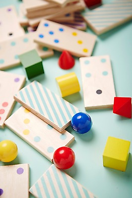 포토 JPG 스튜디오촬영 도형 백그라운드 실내 사람없음 아웃포커스 장난감 아기용품 주사위놀이 나무블록 국내포토 놀이 촬영기법 내부 목재 블록 오브젝트 파일형식