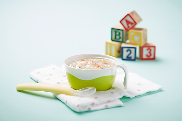 포토 JPG 스튜디오촬영 백그라운드 실내 사람없음 아웃포커스 숟가락 아기용품 천 죽 이유식 나무블록 국내포토 음식 촬영기법 수저 내부 목재 블록 직물 오브젝트 파일형식