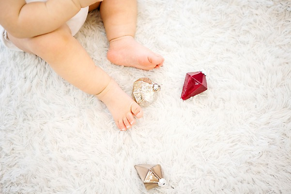 포토 JPG 스튜디오촬영 여자 놀이 실내 한명 카펫 아기용품 한국인 아기 오너먼트 국내포토 1 크리스마스장식 사람 동양인 내부 오브젝트 파일형식