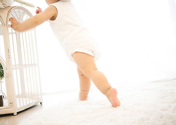 포토 JPG 스튜디오촬영 여자 실내 한명 서기 장식 카펫 아기용품 한국인 아기 국내포토 1 모션 사람 동양인 내부 오브젝트 파일형식