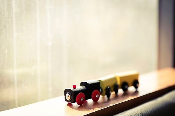 포토 JPG 스튜디오촬영 창문 실내 사람없음 장난감 아기용품 창가 기차모형 국내포토 내부 모형 오브젝트 파일형식