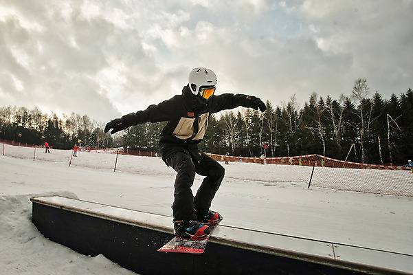 포토 JPG 주간 전신 남자 겨울 스키장 고글 한명 20대 성인 야외 설원 한국인 스노우보드 헬멧 묘기 스키복 스노우보더 용평스키장 청년남자한명만 성인남자한명만 국내포토 자연요소 1 옷 계절 스키 운동선수 눈_날씨 사람 동양인 청년 보드_스포츠 보호장비 용평 남자한명만 성인남자만 청년남자만 파일형식