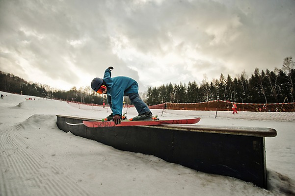 포토 JPG 주간 전신 남자 겨울 스키 스키장 고글 한명 성인 야외 30대 설원 한국인 헬멧 묘기 스키복 스키선수 용평스키장 성인남자한명만 장년남자한명만 국내포토 자연요소 1 옷 계절 겨울스포츠 운동선수 눈_날씨 사람 동양인 장년 보호장비 용평 남자한명만 성인남자만 장년남자만 파일형식