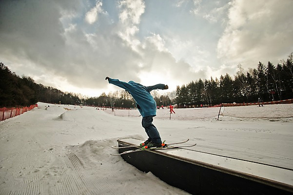 포토 JPG 주간 전신 남자 겨울 스키 스키장 한명 성인 야외 30대 설원 한국인 묘기 스키복 스키선수 용평스키장 성인남자한명만 장년남자한명만 국내포토 자연요소 1 옷 계절 겨울스포츠 운동선수 눈_날씨 사람 동양인 장년 용평 남자한명만 성인남자만 장년남자만 파일형식