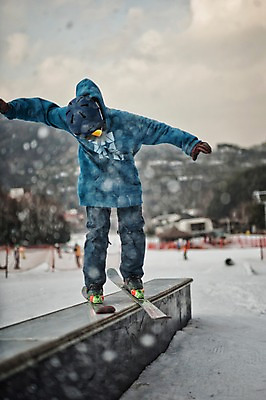 포토 JPG 주간 전신 남자 겨울 스키 스키장 고글 한명 성인 야외 30대 설원 한국인 헬멧 묘기 스키복 스키선수 용평스키장 성인남자한명만 장년남자한명만 국내포토 자연요소 1 옷 계절 겨울스포츠 운동선수 눈_날씨 사람 동양인 장년 보호장비 용평 남자한명만 성인남자만 장년남자만 파일형식