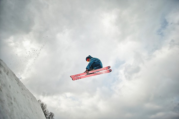 포토 JPG 주간 전신 남자 로우앵글 겨울 하늘 스키 스키장 고글 한명 성인 야외 30대 점프 한국인 헬멧 묘기 스키복 스키선수 용평스키장 성인남자한명만 장년남자한명만 국내포토 자연요소 1 옷 계절 뷰포인트 모션 겨울스포츠 운동선수 사람 동양인 장년 보호장비 용평 남자한명만 성인남자만 장년남자만 파일형식